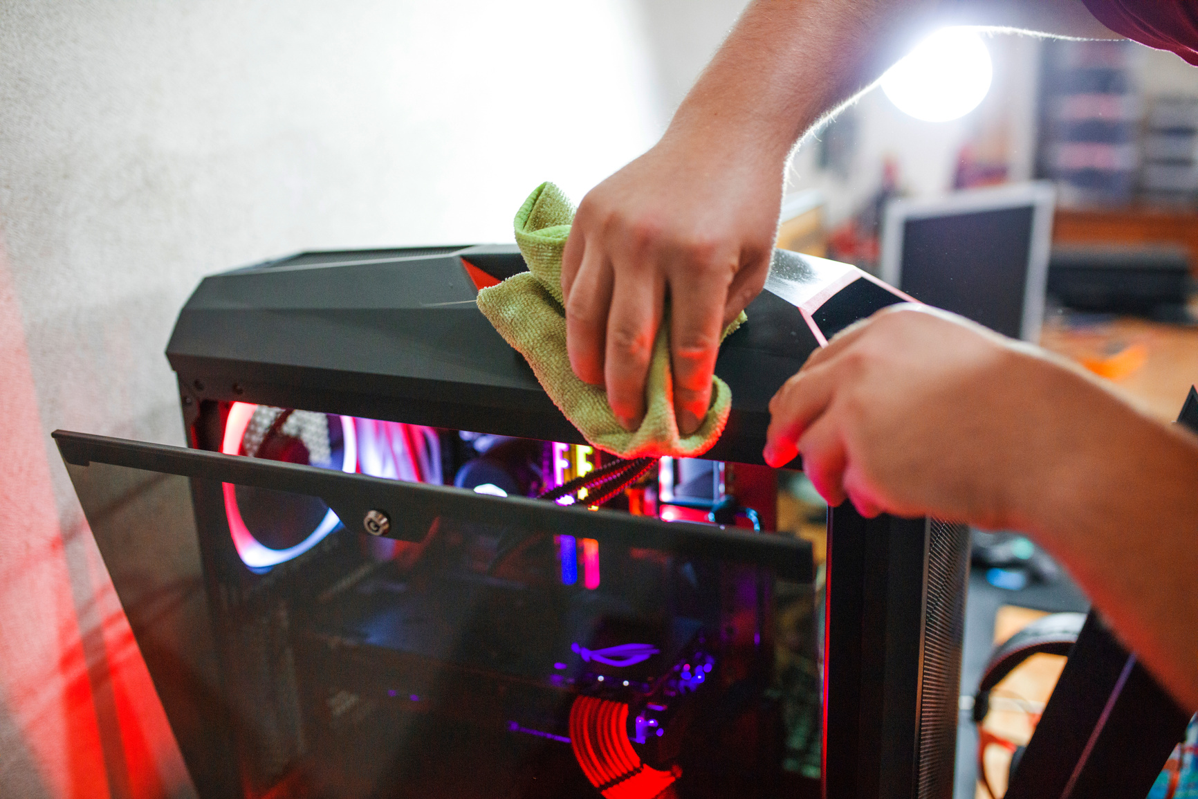 Cleaning dust from desktop PC